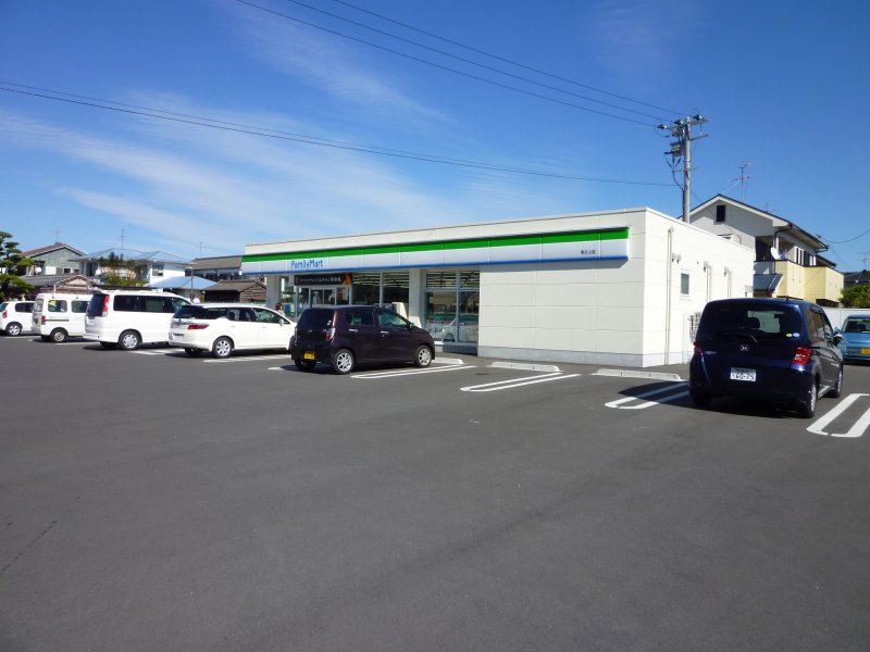 コンビニ　ファミリーマート（コンビニ）まで650m