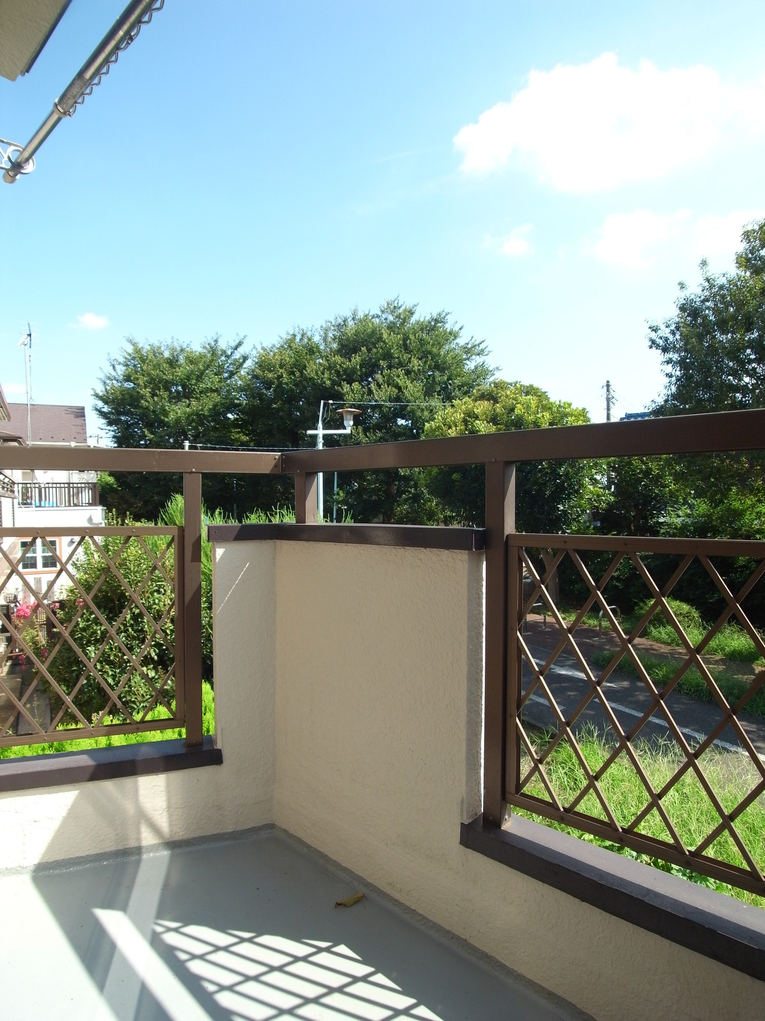 バルコニー　陽当りの良いバルコニー