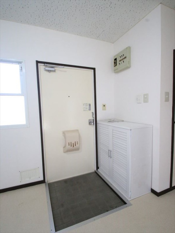 玄関　玄関　シューズボックス完備