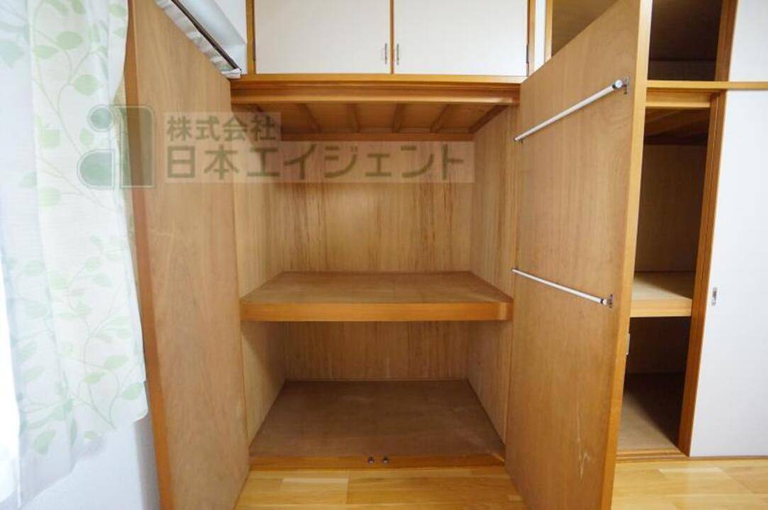 収納　押入れ