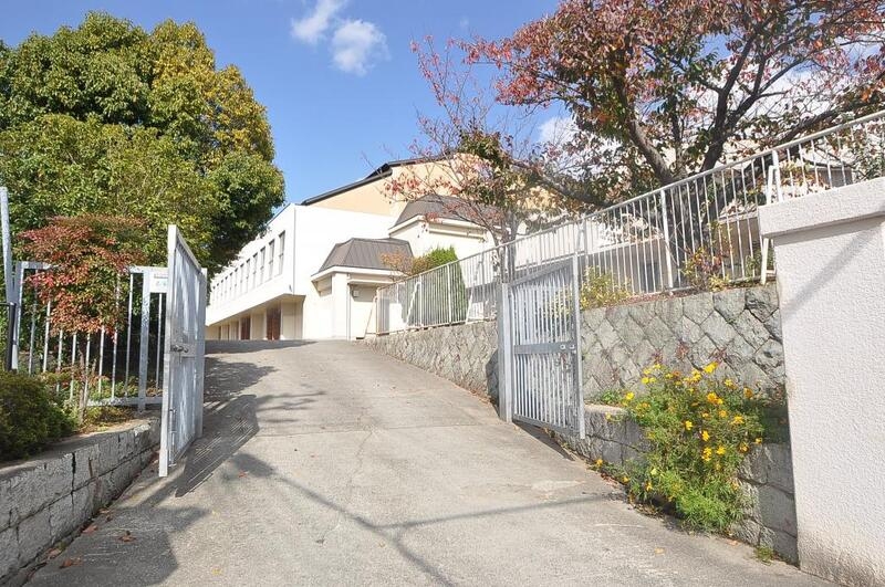 中学校　神戸市立飛松中学校（中学校）まで743m