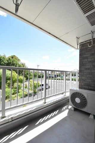 バルコニー　外からの目が気にならないバルコニーで洗濯物が干せます
