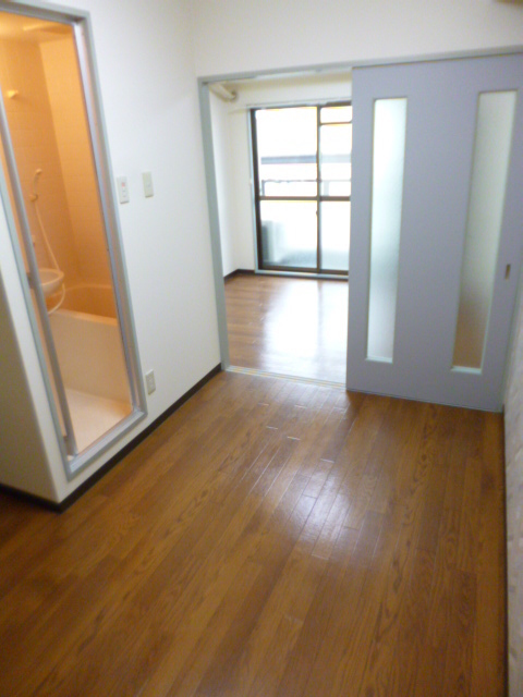 居室・リビング　キッチンスペースゆったりしてます。