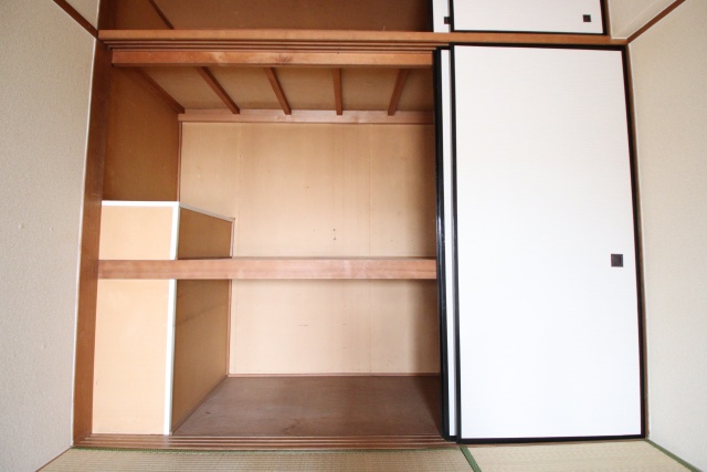 収納　洋６押入