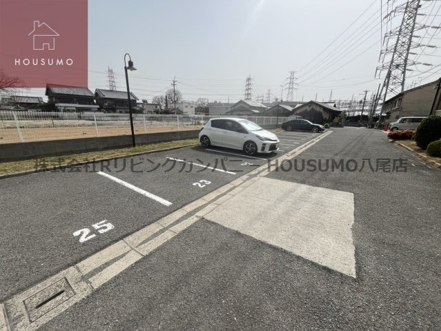 駐車場　駐車場があるので、車を買う予定の方も安心です