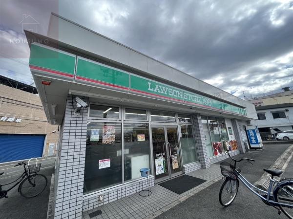 コンビニ　ローソンストア100 八尾曙町店（コンビニ）まで598m