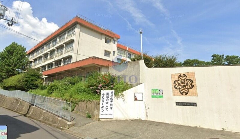 小学校　豊中市立緑地小学校（小学校）まで870m