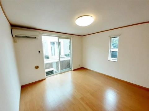 居室・リビング　室内