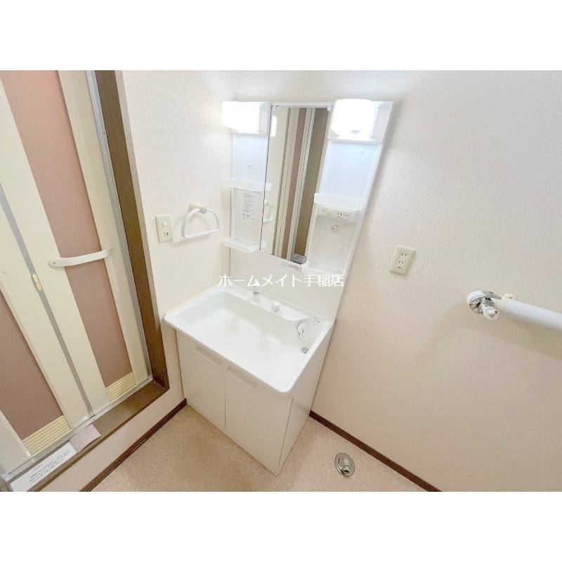 洗面設備　シャワー付き化粧台です！