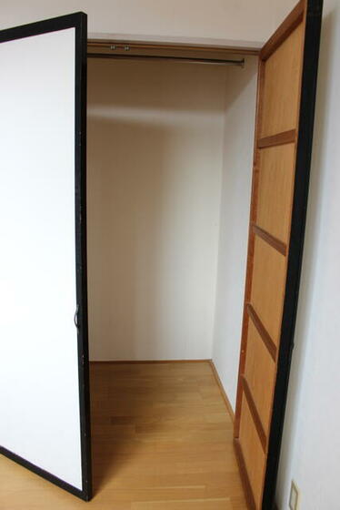 収納　ハンガーラック付き収納