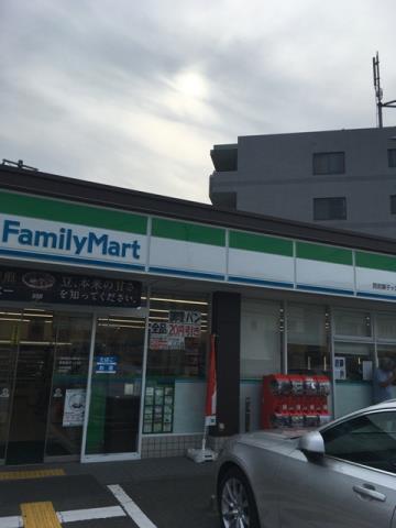 コンビニ　ファミリーマート（コンビニ）まで1124m