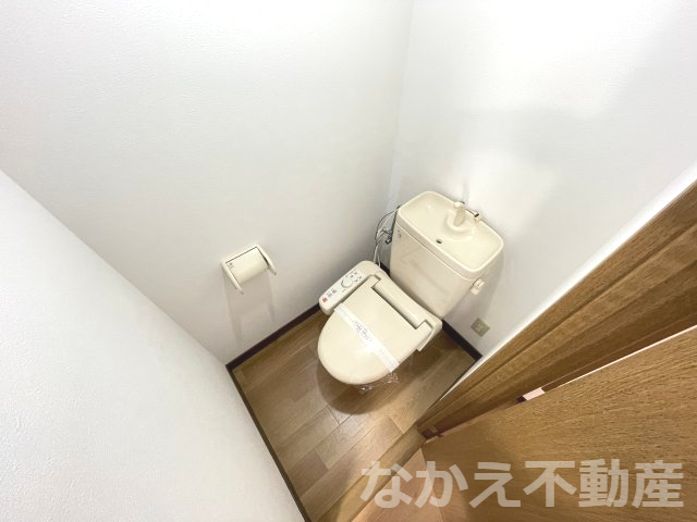 トイレ　落ち着いた色調のトイレです