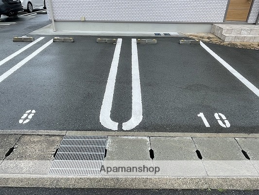 駐車場　エントランス