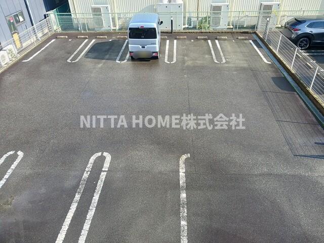 駐車場　敷地内に駐車場を完備(^。^)