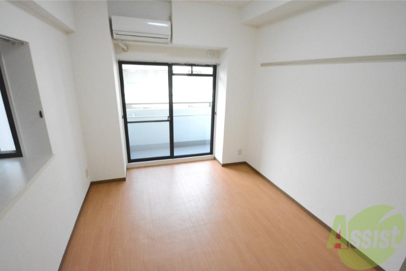 その他部屋・スペース　フローリング貼りの室内です