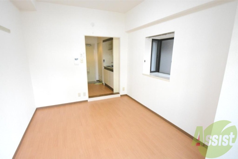 居室・リビング　フローリング貼りの室内です