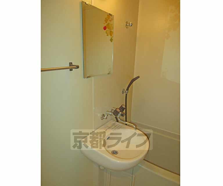 洗面設備　きれいな洗面台ですね