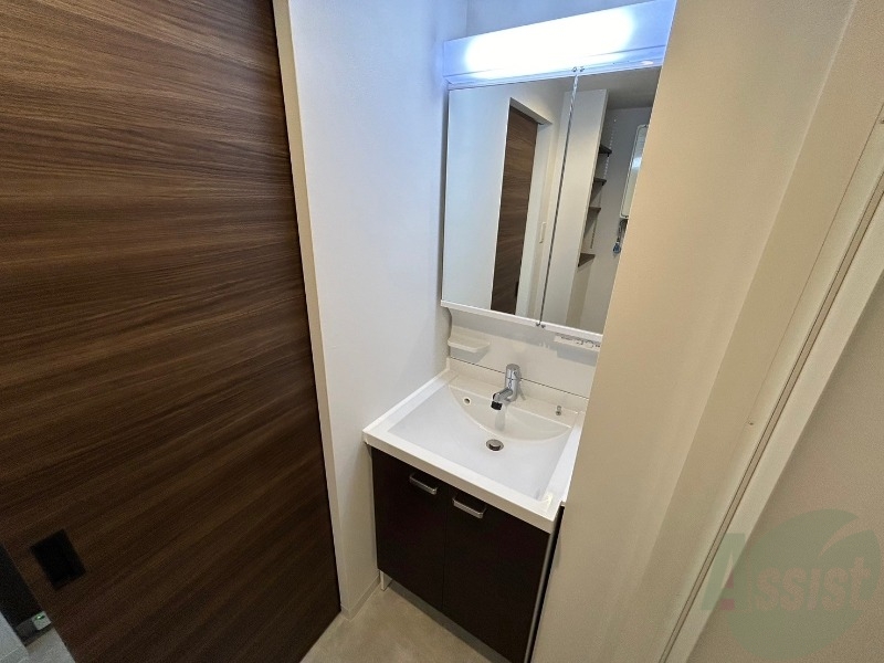 洗面設備　お洒落な独立洗面化粧台になっておりました！