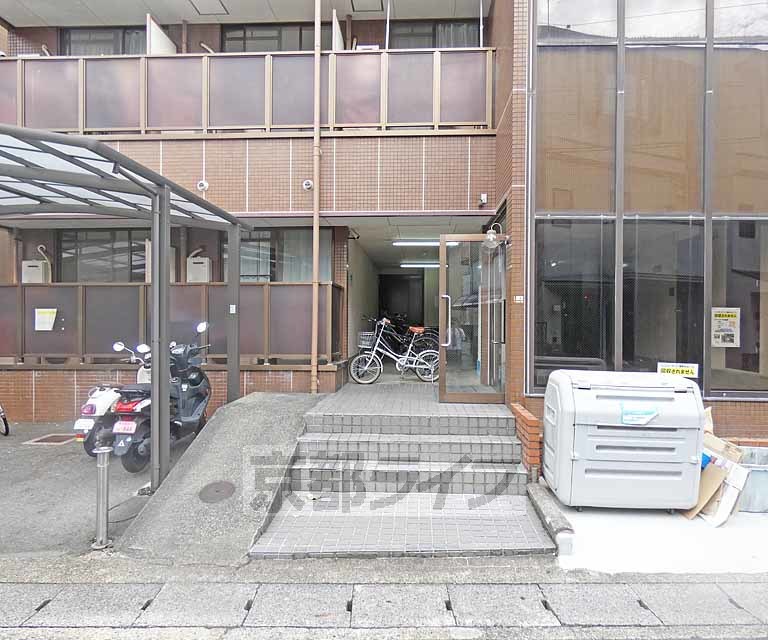 その他共有部分　建物入口です。