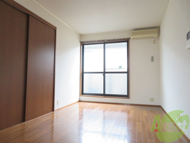 居室・リビング　かなり広めのリビングです。のびのびできますね。