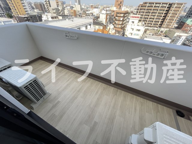 バルコニー　バルコニーからの眺めを楽しみながら食事をしませんか