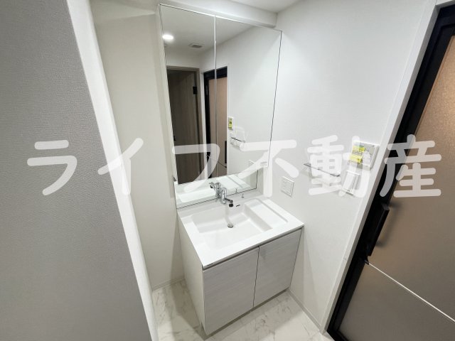 洗面設備　使いやすい独立洗面台です