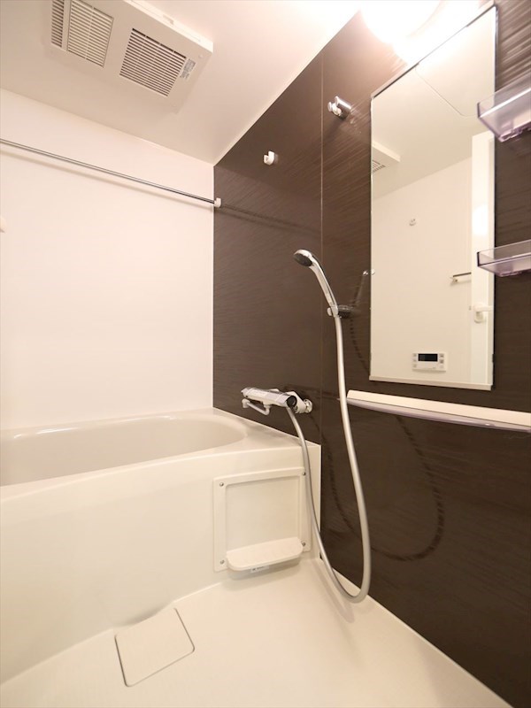 バス・シャワールーム　浴室暖房乾燥機付　追い焚き・オートバス機能付お風呂