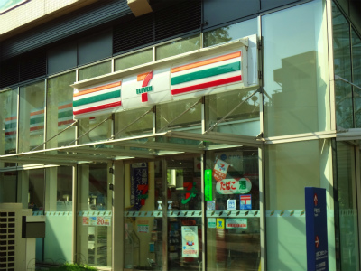 コンビニ　セブンイレブン（コンビニ）まで234m