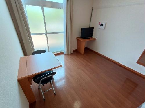 居室・リビング　家電・家具付きのお部屋です。