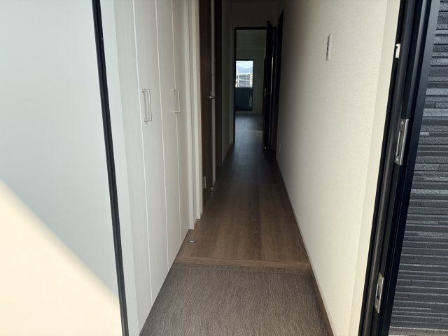 玄関　同物件別号室の写真です。