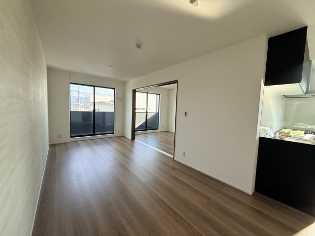 居室・リビング　同物件別号室の写真です。