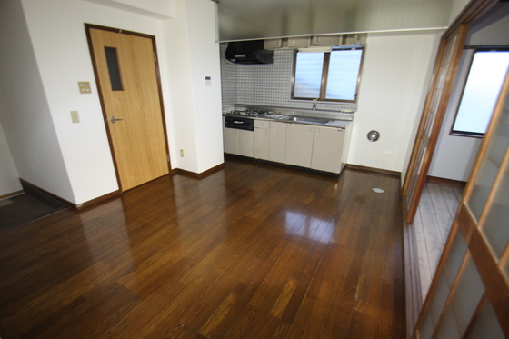 居室・リビング　※他号室の写真です。