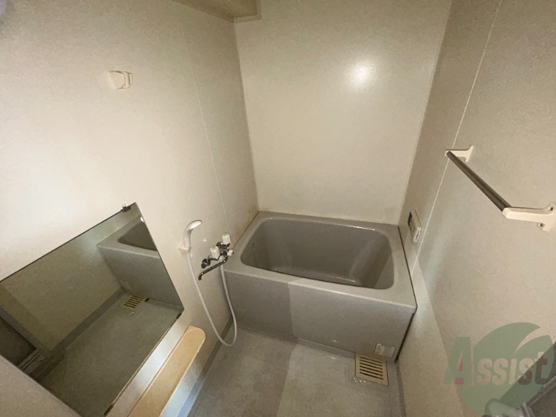 バス・シャワールーム　浴室は一人暮らしにはちょうど良い広さですね。