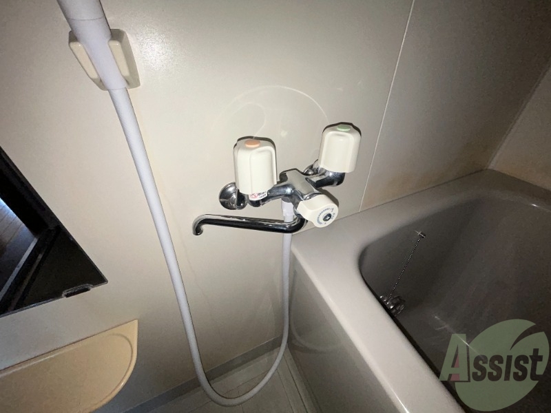 洗面設備　洗面台はございませんので朝の支度はこちらでしましょう。