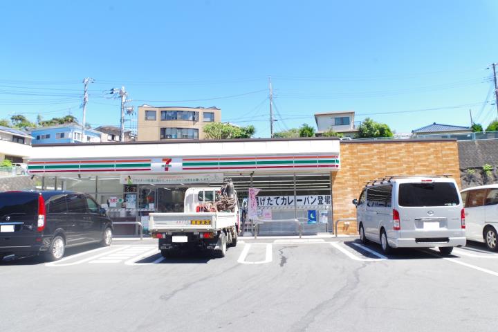 コンビニ　セブンイレブン　横須賀小矢部３丁目（コンビニ）まで303m