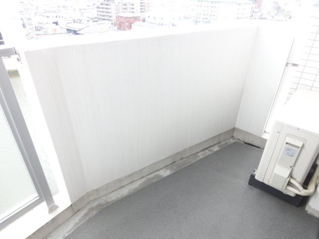 バルコニー　同物件別号室の写真です。
