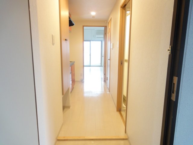 玄関　同物件別号室の写真です。