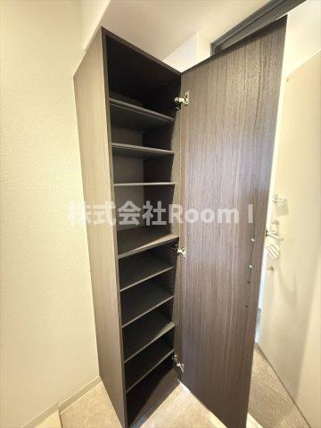 玄関　収納もある玄関です