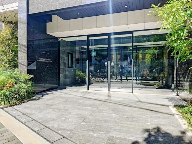 エントランス　エントランス・防犯カメラ・自動ドア