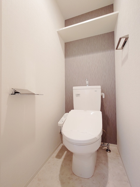 トイレ　暖房便座付きシャワートイレ