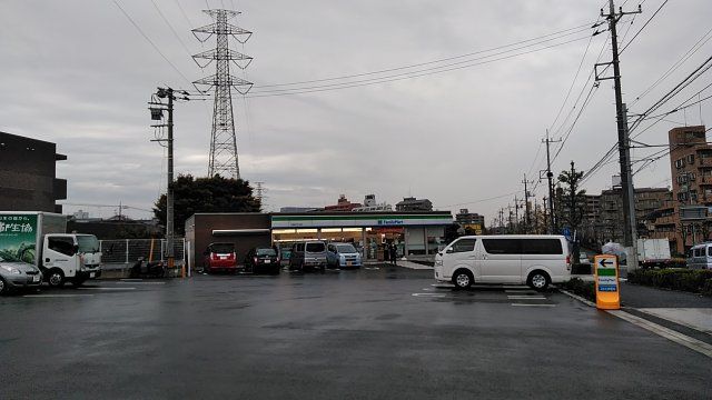 コンビニ　ファミリーマート多摩関戸五丁目店（コンビニ）まで541m