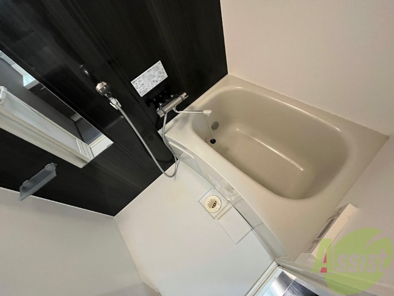 バス・シャワールーム　ユニットバスです。疲れを癒すのに欠かせませんね！