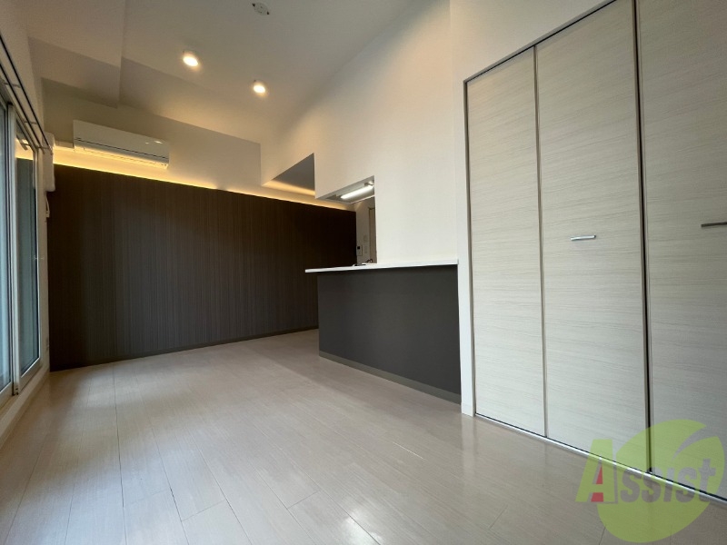 その他部屋・スペース　寝室はこちらです。光が差し込む、温かみのあるお部屋です。