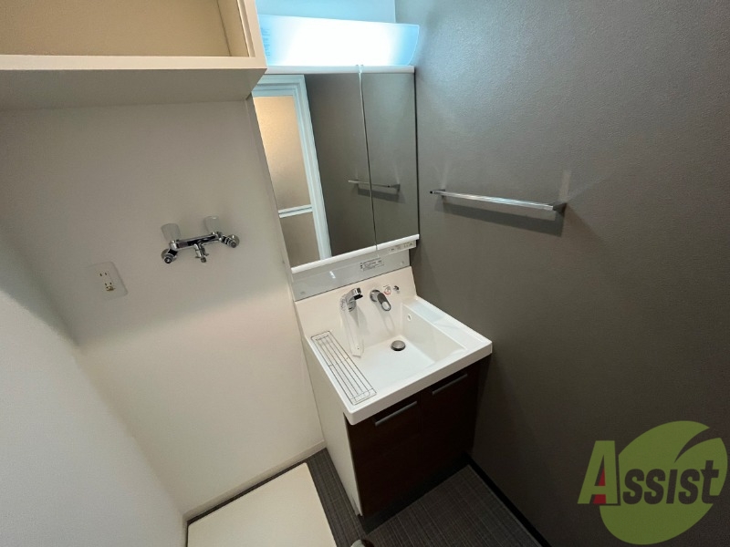 洗面設備　こちらに洗面台があります。朝の洗顔はこちらで