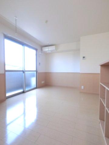 その他部屋・スペース　＊居間・リビングの写真です。