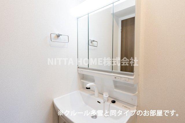 洗面設備　【イメージ写真】三面鏡のシャワー付き洗面台☆