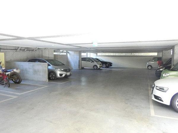 駐車場　敷地内駐車場！