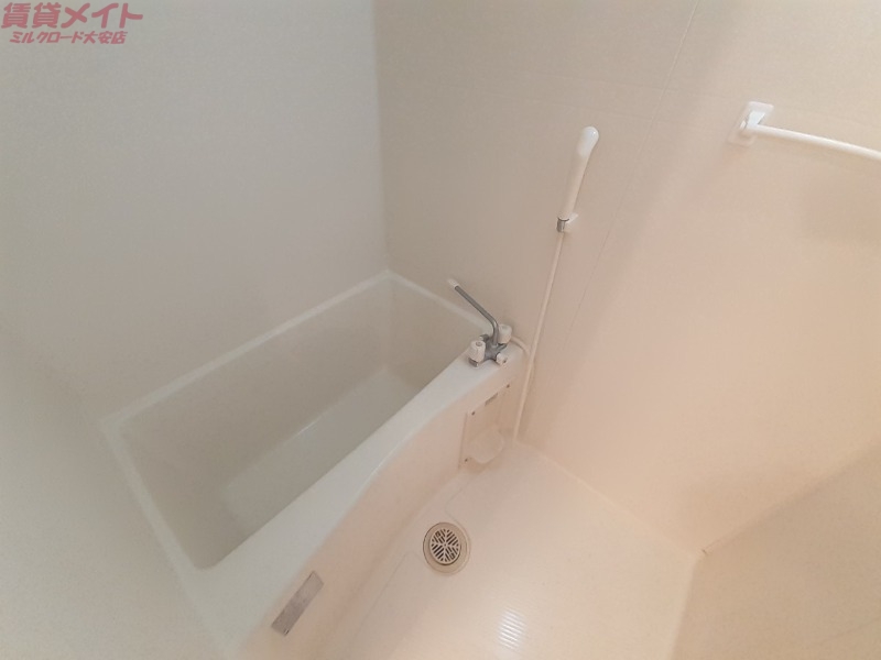 バス・シャワールーム　同物件、別部屋の写真です