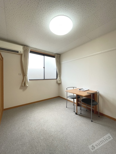 バルコニー　カーテン付き。しっかり明かりを遮断します。