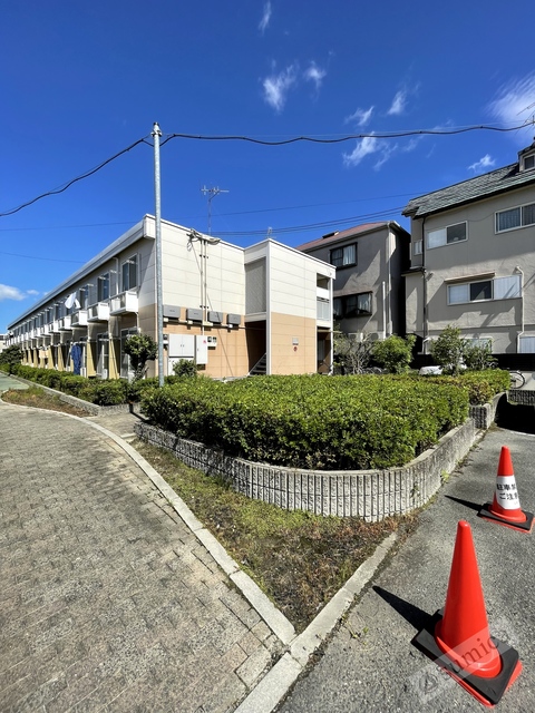 エントランス　スマートに佇むお家。毎日が楽しくなります。